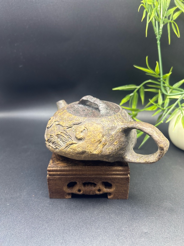 冰碛岩精品壶《荷塘月色》容量200毫升左右