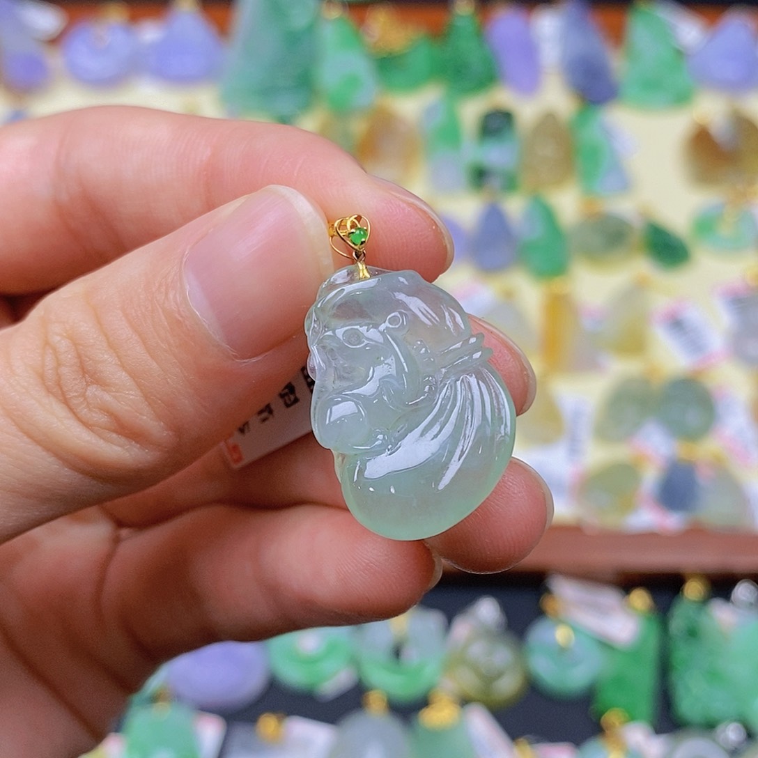 翡翠颈饰18K金镶嵌翡翠