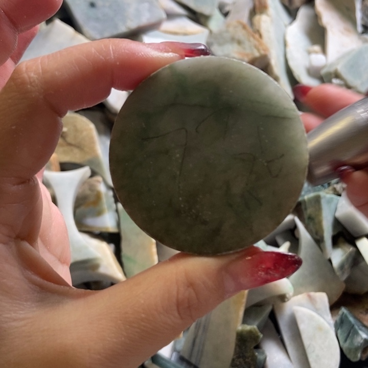 翡翠颈饰未镶嵌天然翡翠