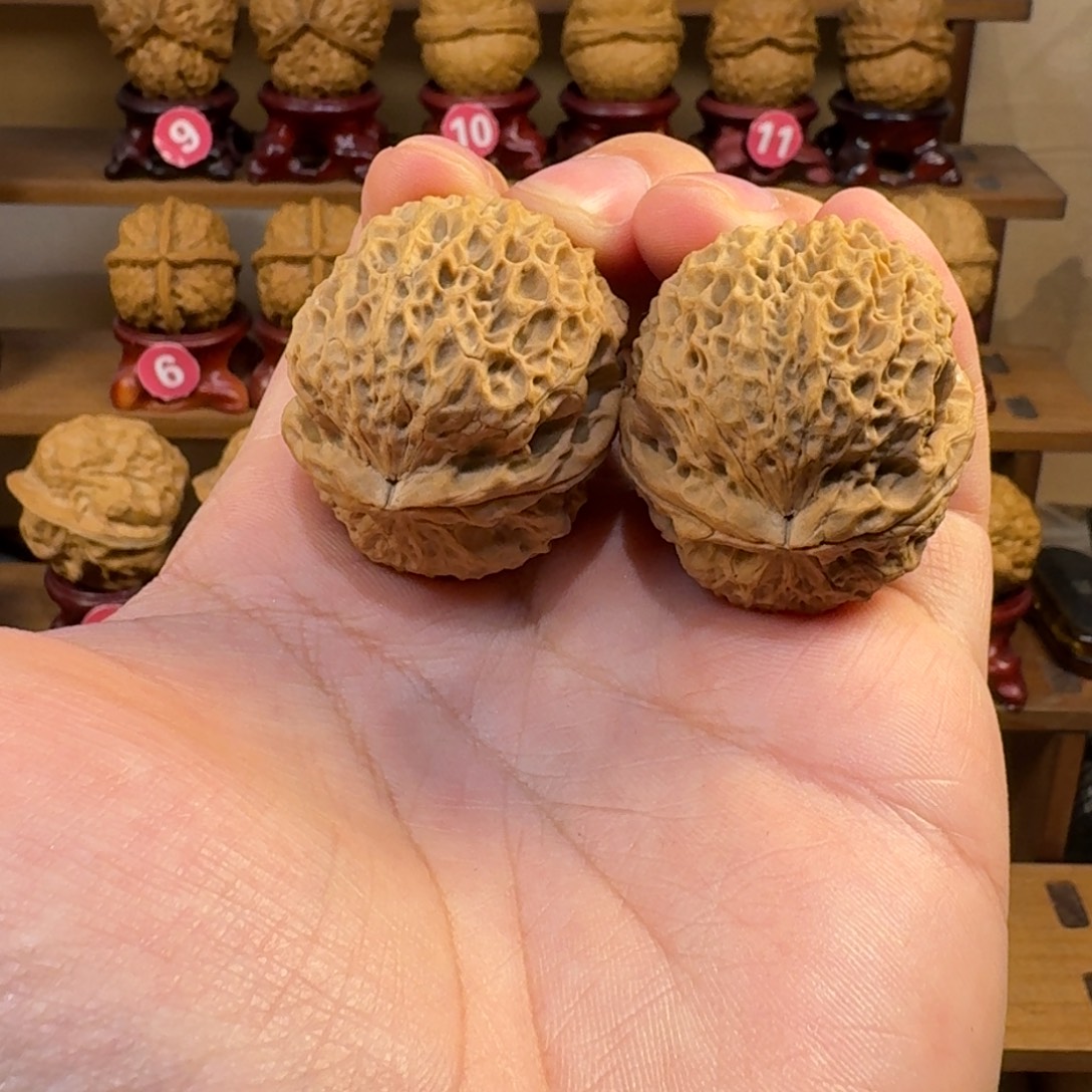 铁核桃把件臻龙铁绣球40尺