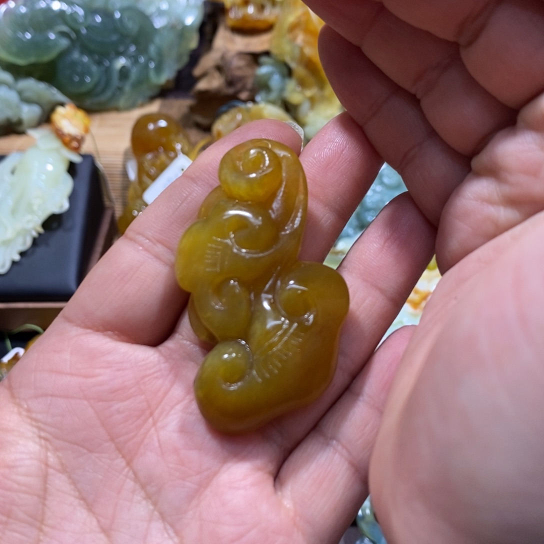 蛇纹石玉颈饰未镶嵌