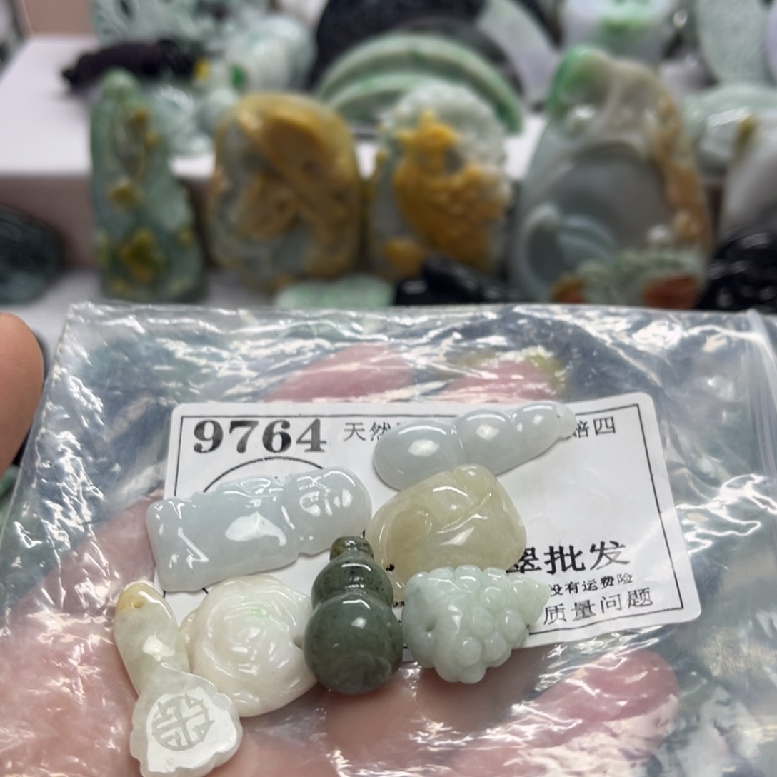 翡翠未镶嵌吊坠(不含链)9764