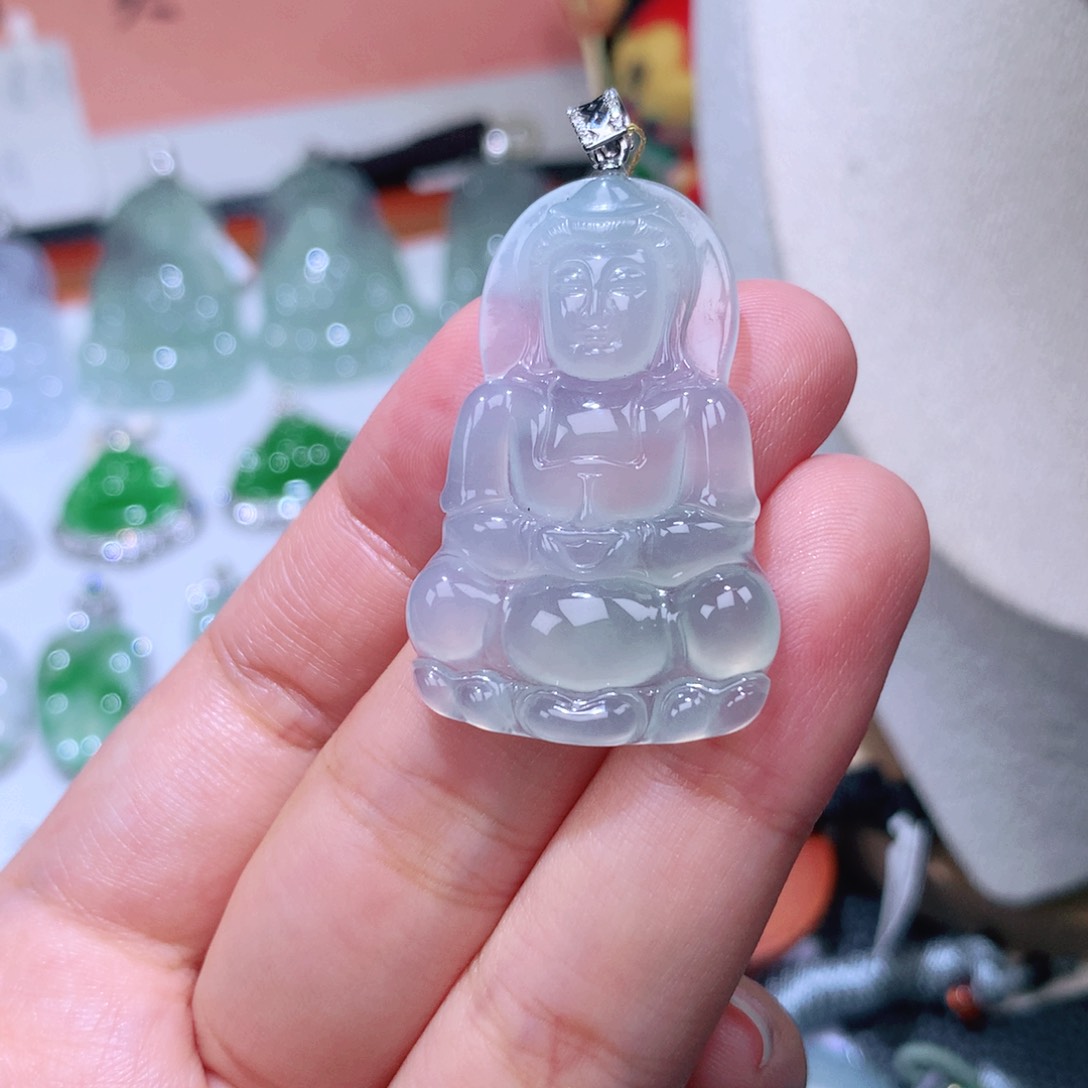颈饰18K金镶嵌翡翠观音