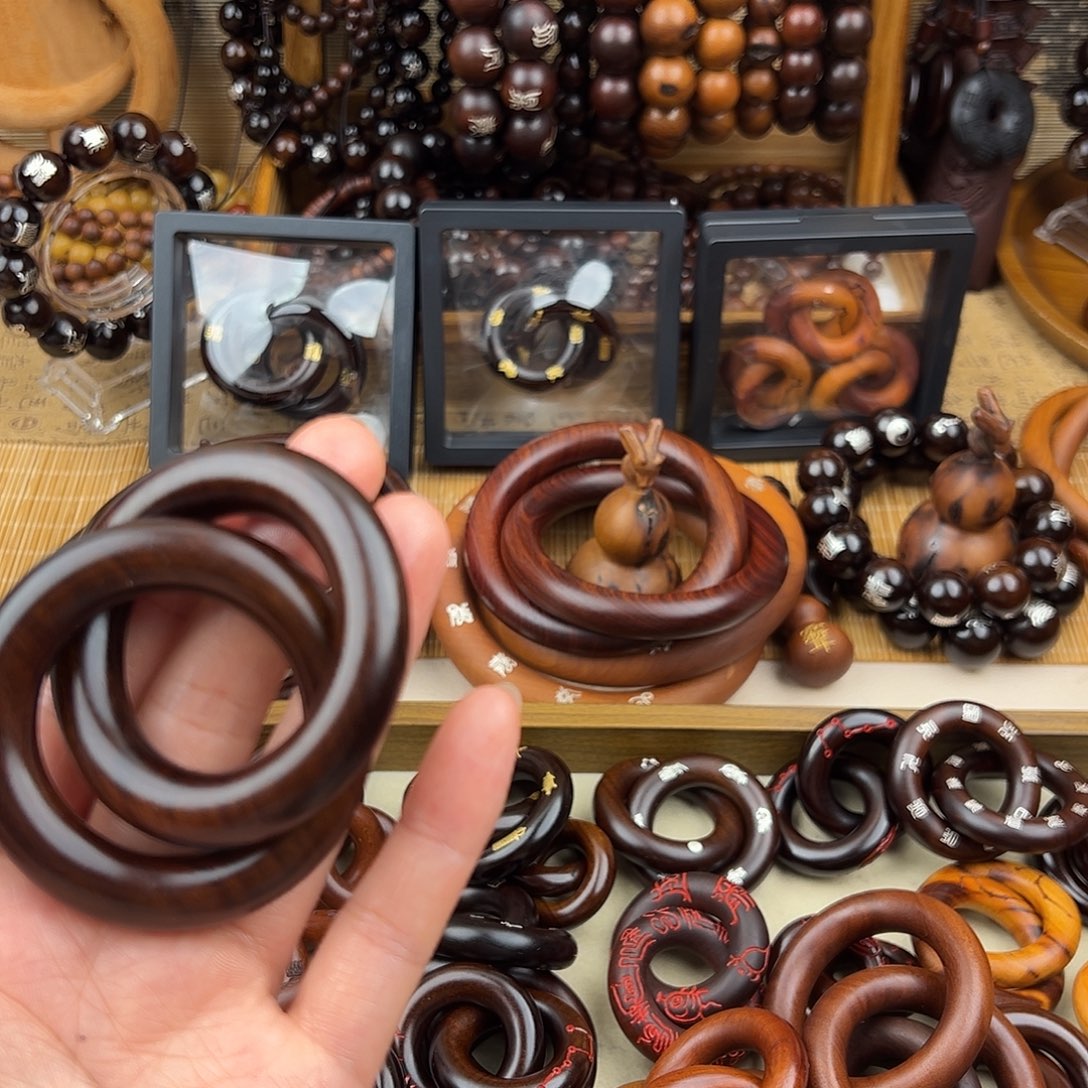 小***满40内径枣木玉化乾坤圈