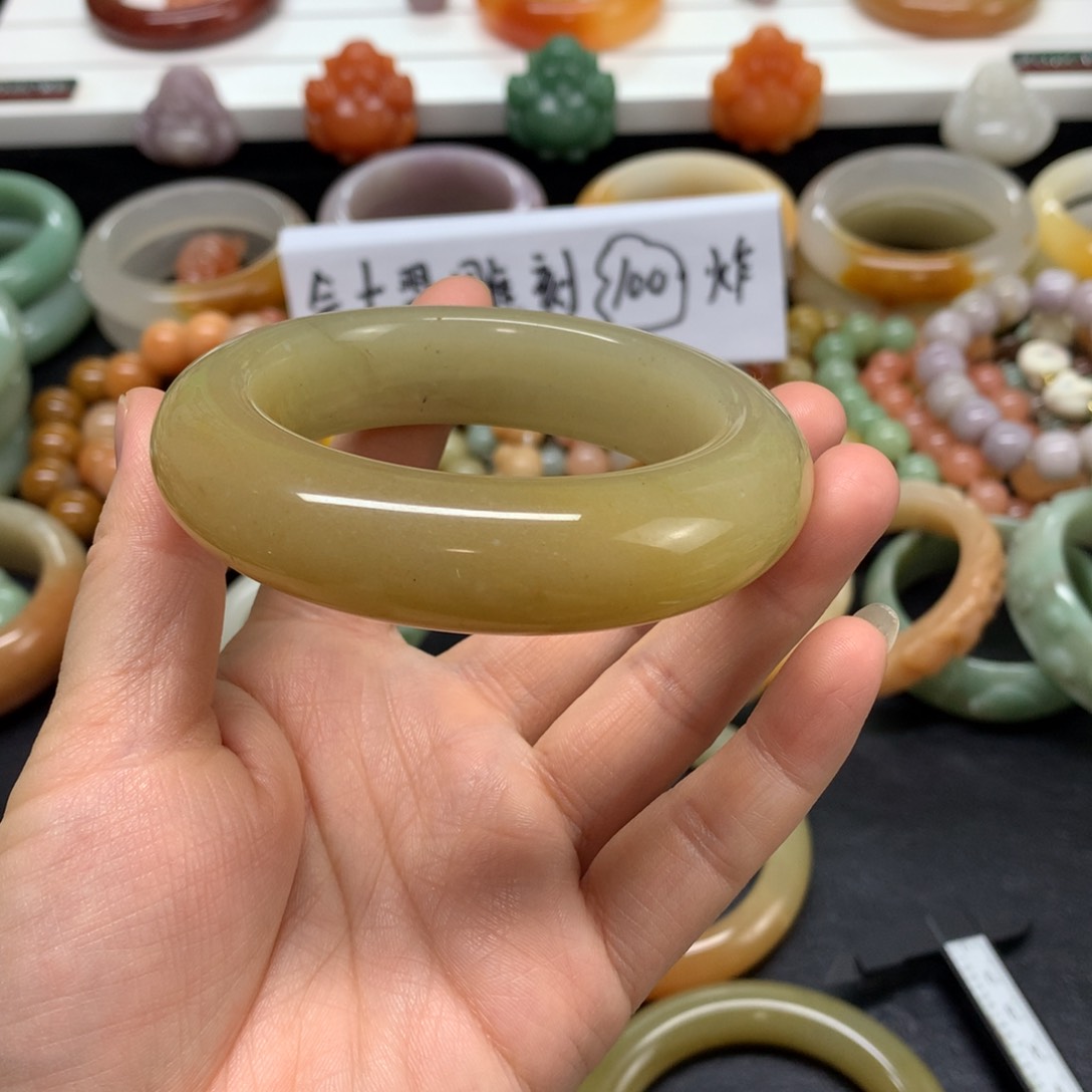 石英质玉未镶嵌手镯