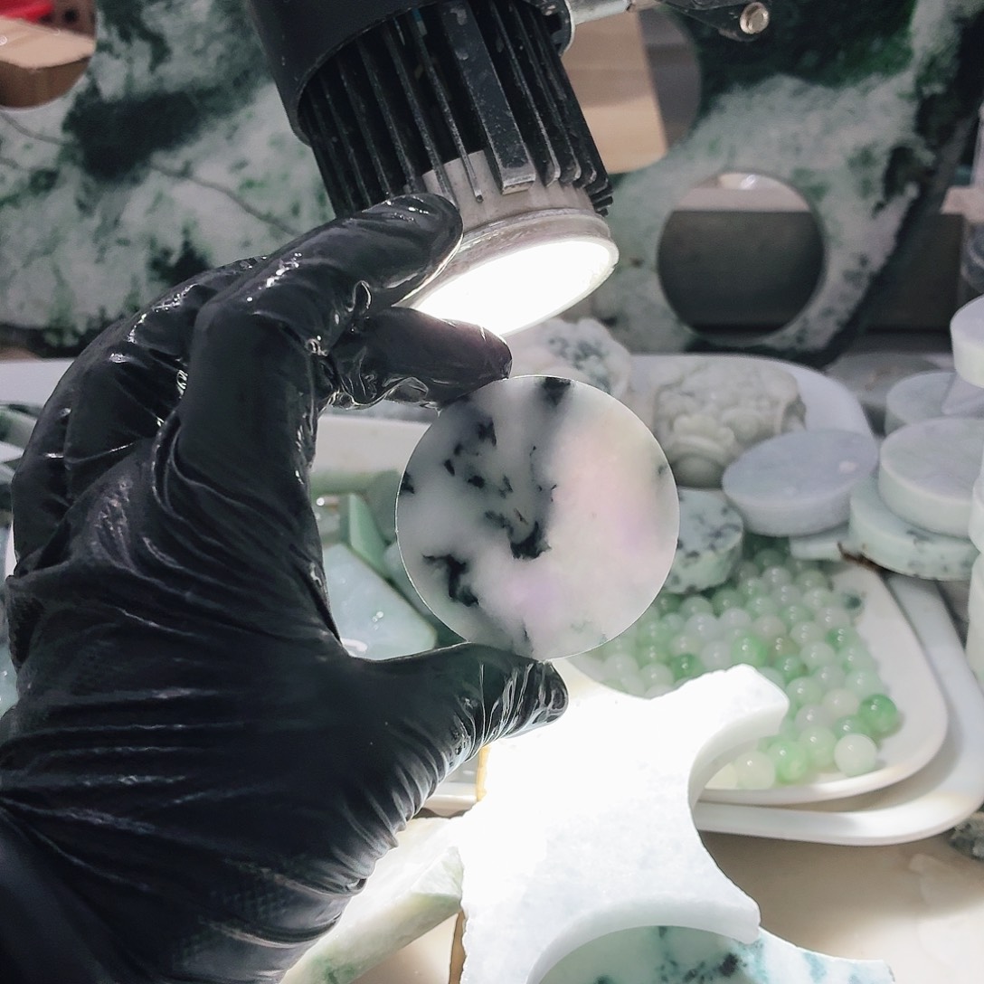 翡翠未镶嵌颈饰边角料