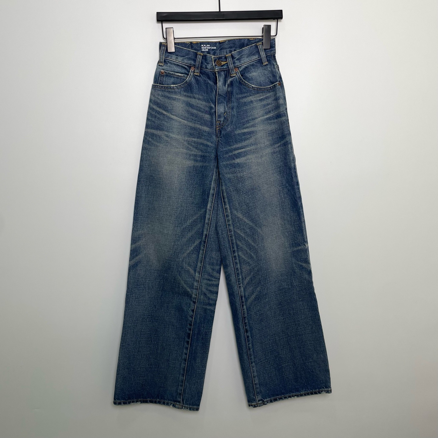 99新 Celine/思琳 D500261/经典水洗蓝做旧牛仔裤/24码
