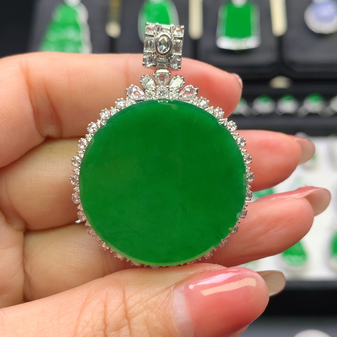 翡翠吊坠(不含链)18K金镶嵌