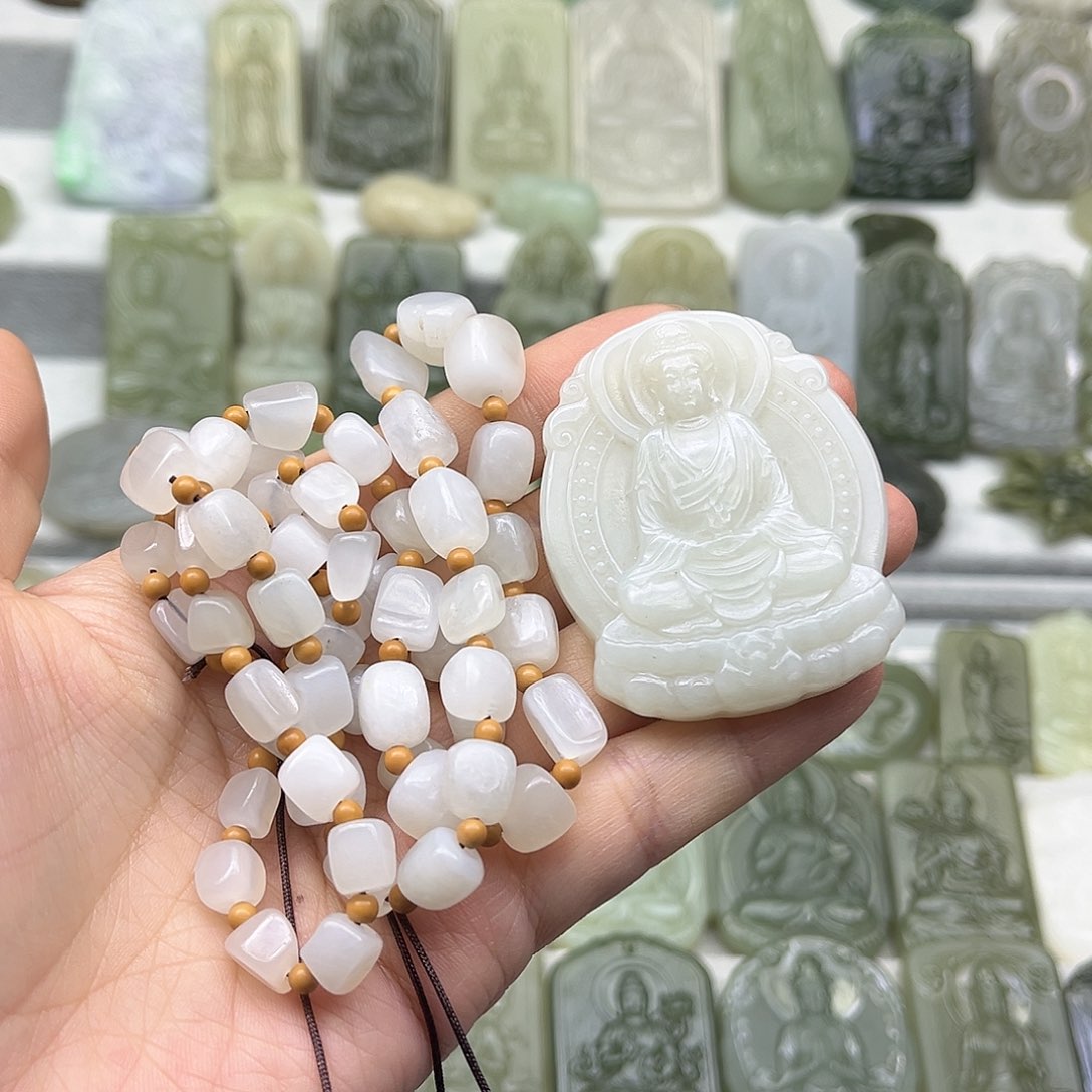 和田玉颈饰未镶嵌九**衣