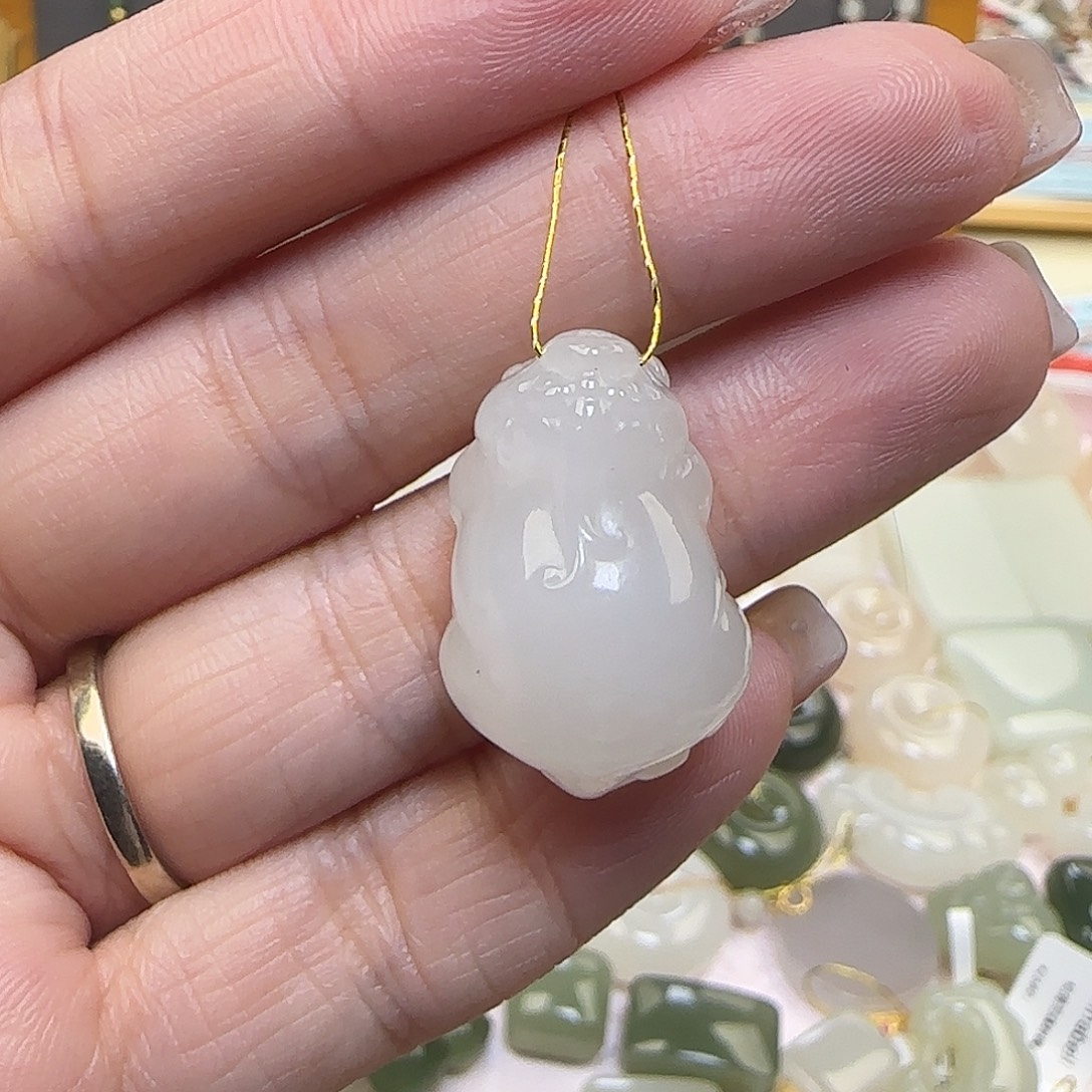 哈***嗝和田玉18K金镶嵌颈饰