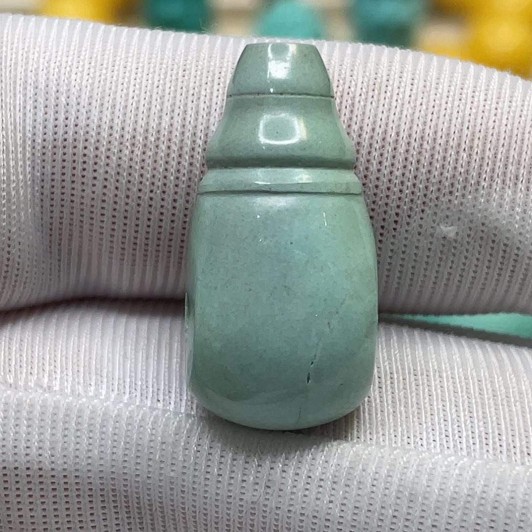 绿松石未镶嵌挂件