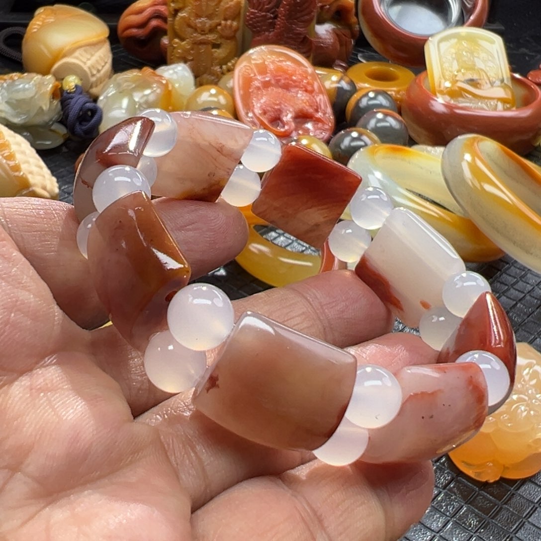 石英质玉未镶嵌颈饰