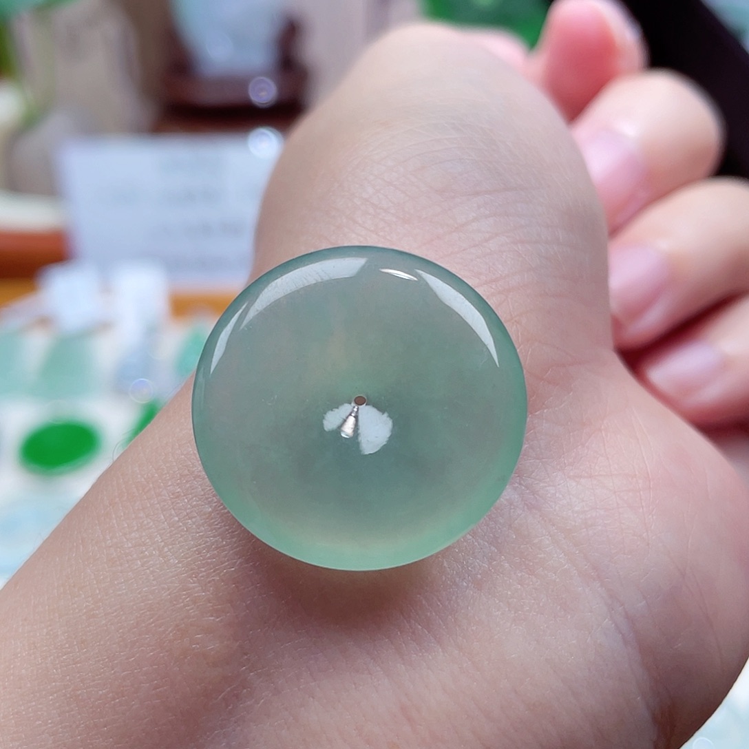 翡翠颈饰未镶嵌平安扣