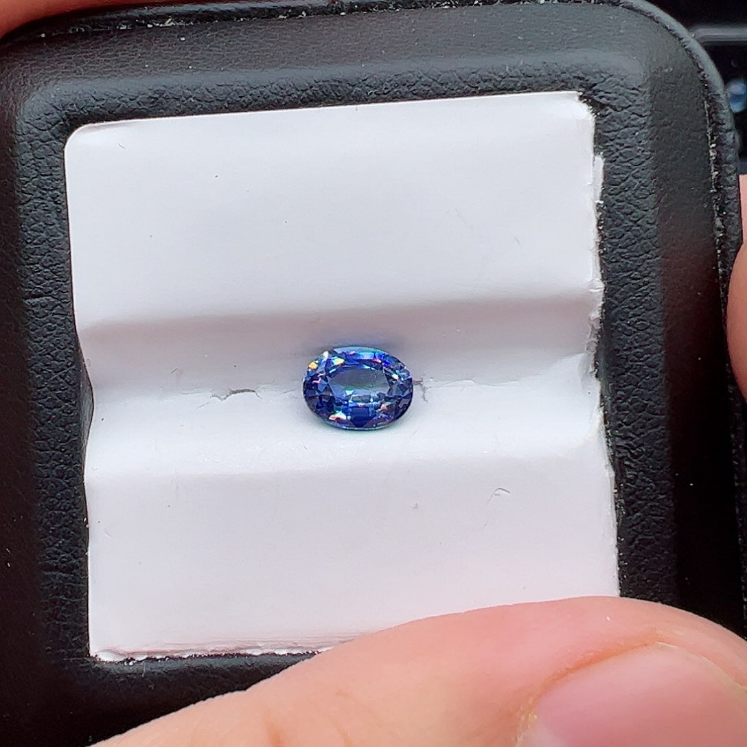 蓝宝石裸石未镶嵌1.28克拉矢车菊