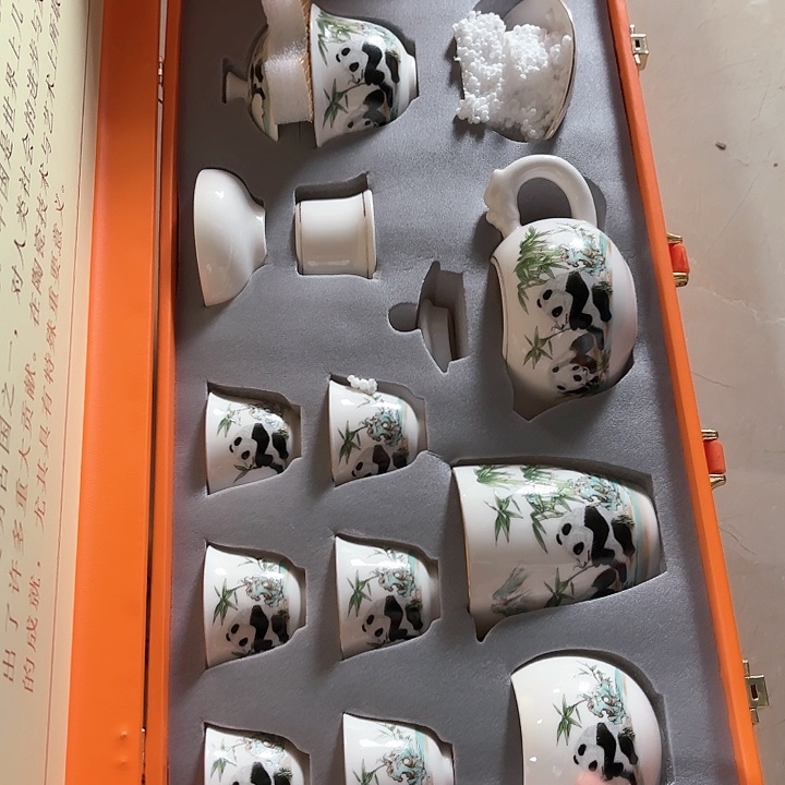 孤品茶具套装等。           