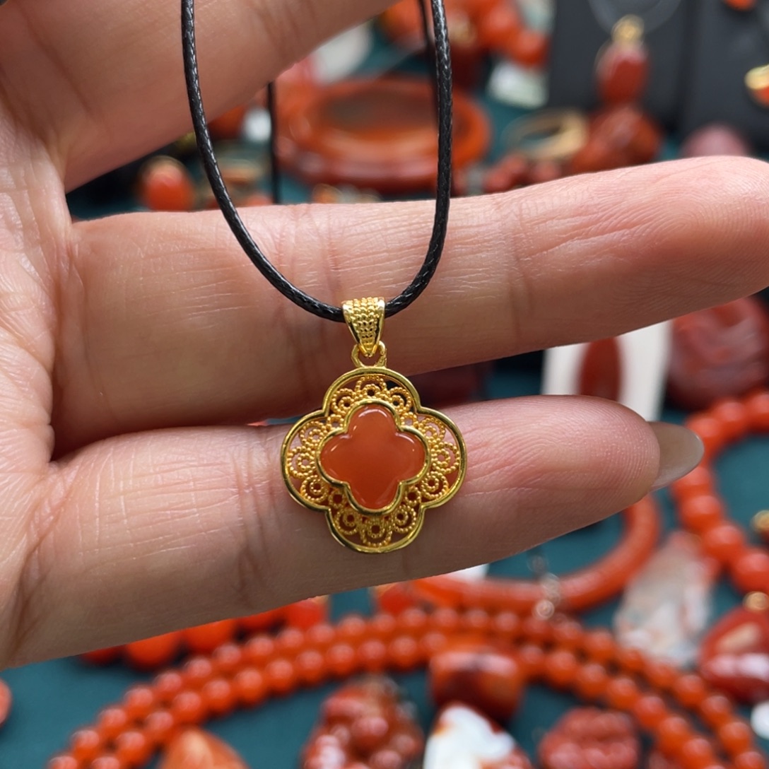 南红玛瑙银S925镶嵌川料南红四叶草吊坠