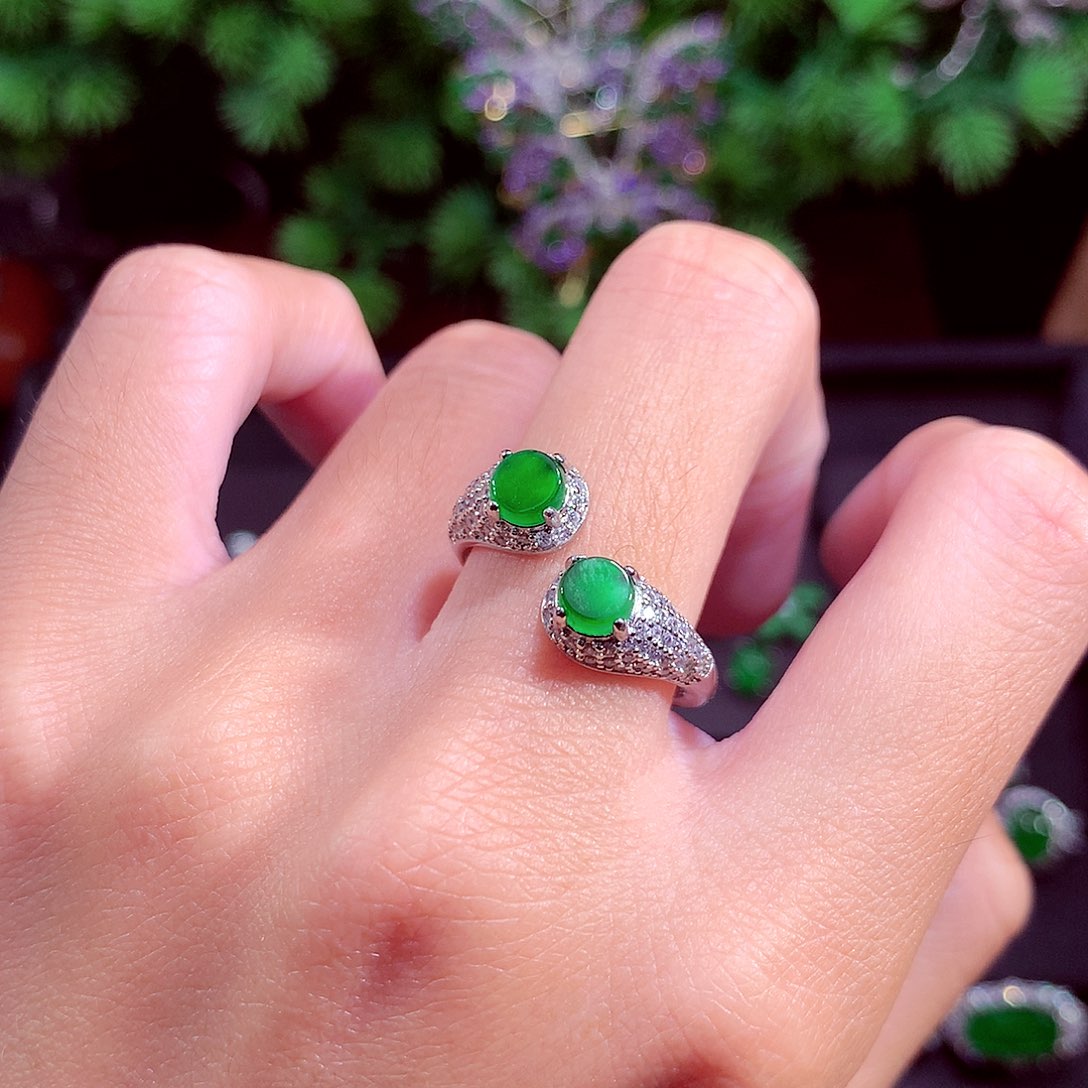 颈饰未镶嵌翡翠天然