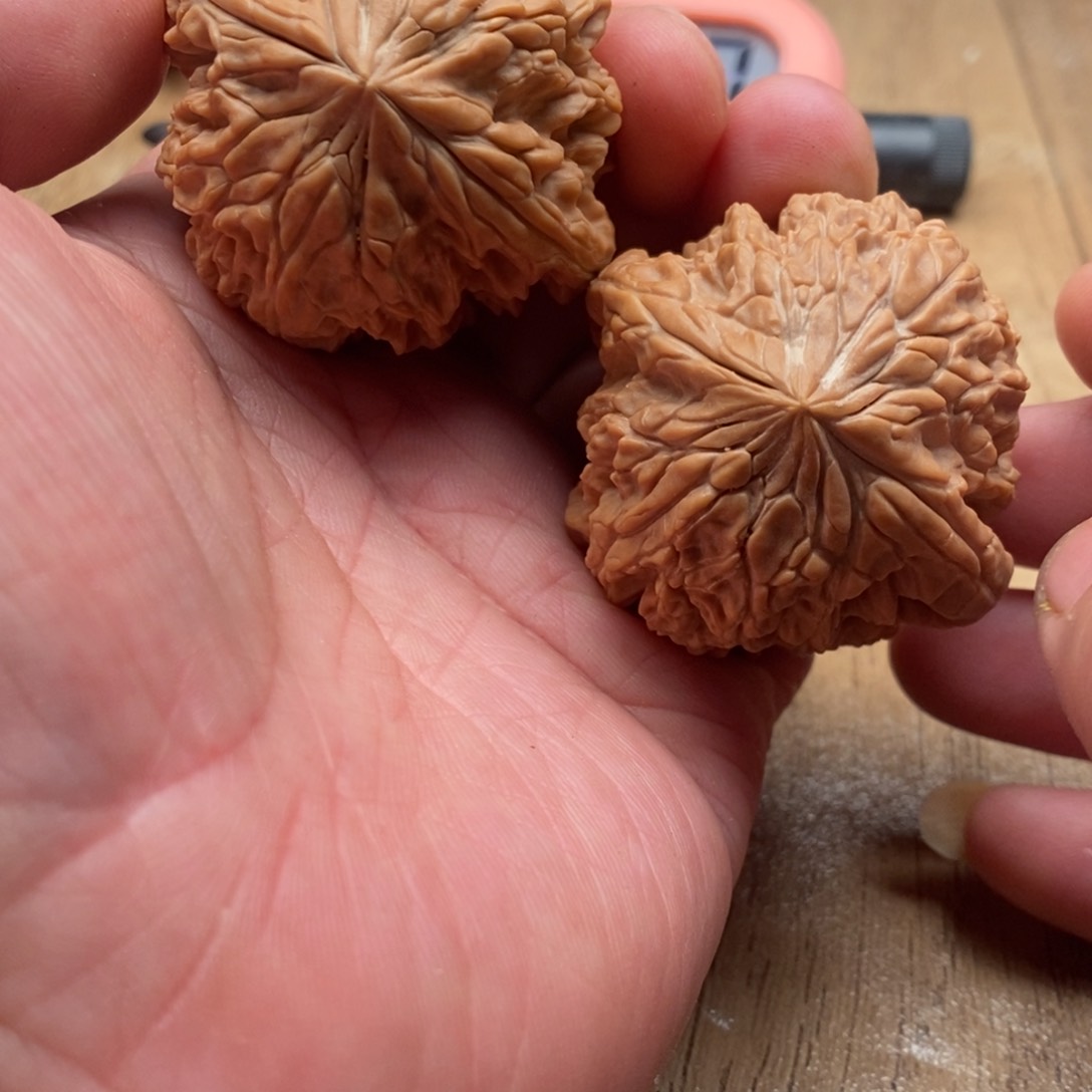 文玩核桃吊坠暴雪