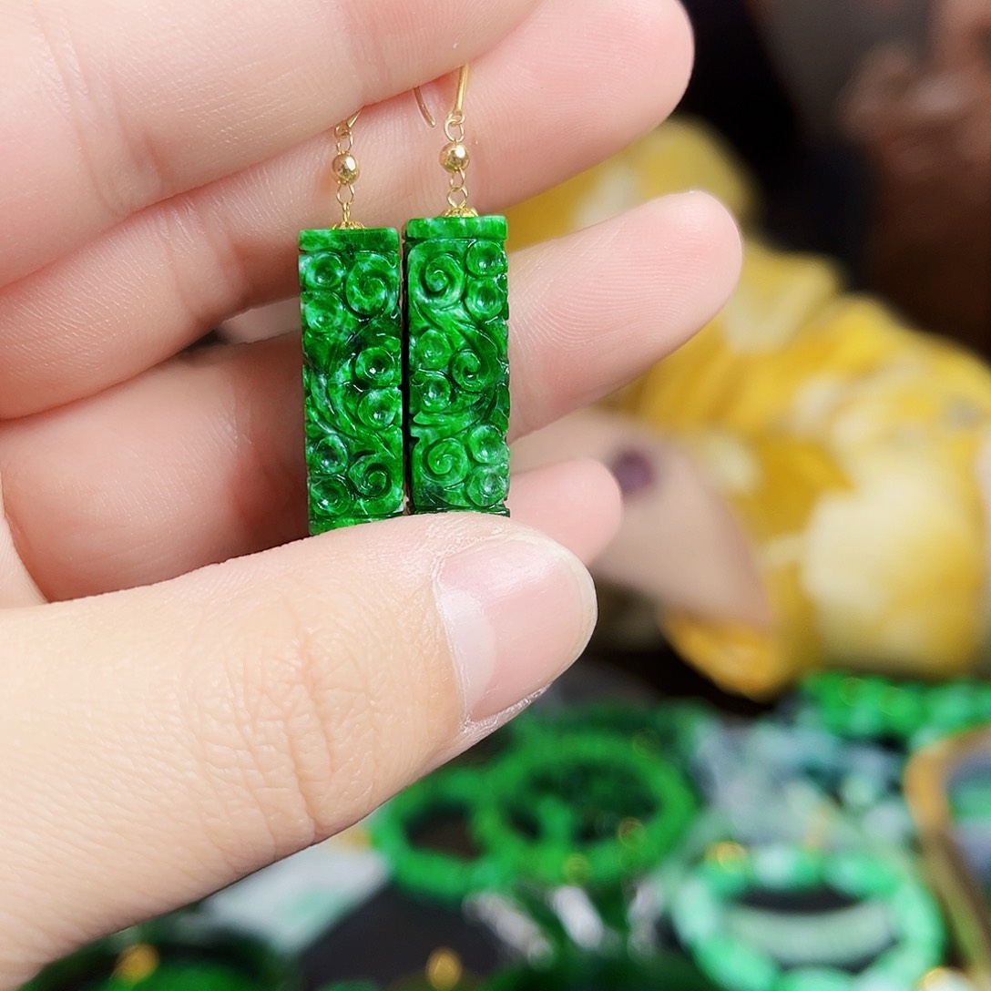 翡翠颈饰18K金镶嵌耳饰