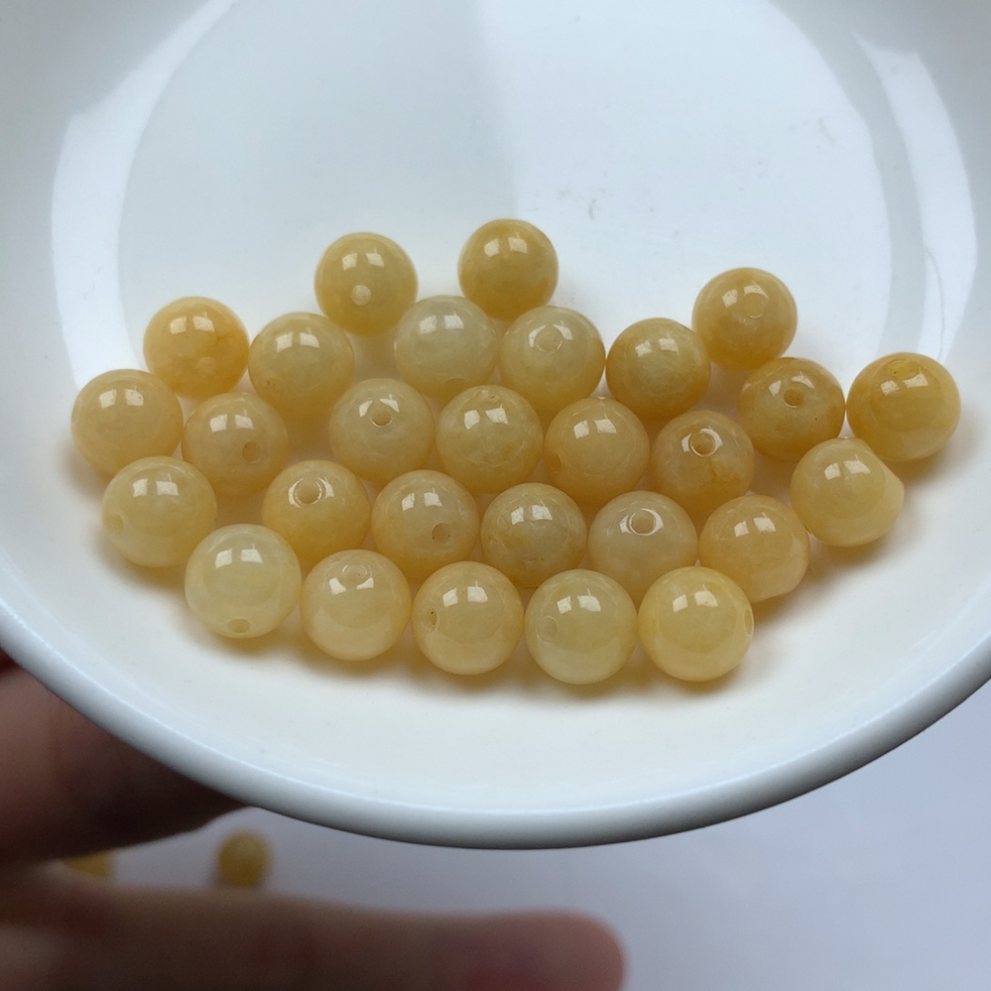 翡翠颈饰未镶嵌卡7。单圈。28颗 