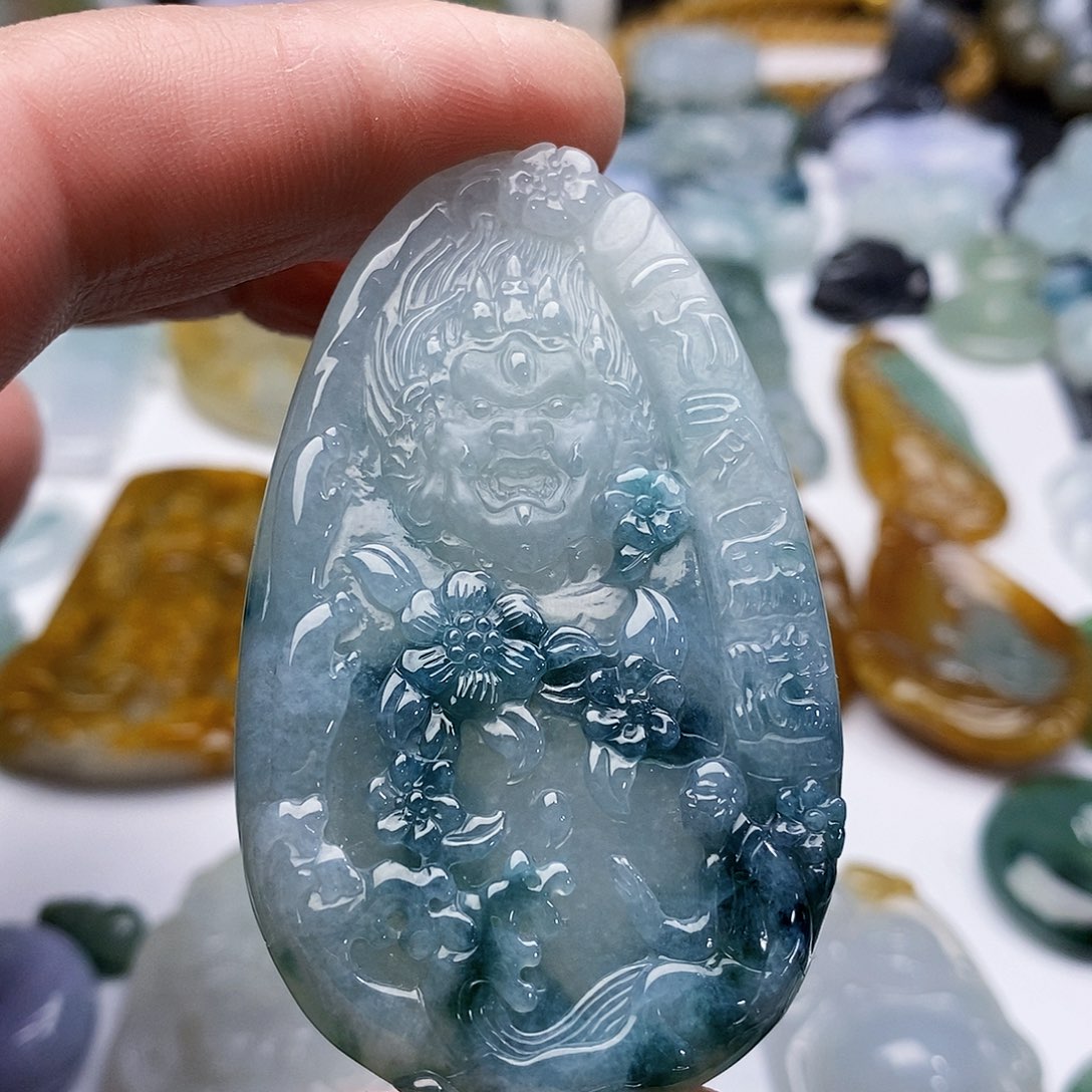 翡翠未镶嵌颈饰出人头地不动明王