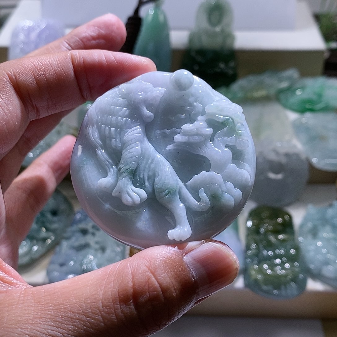 【闪购商品】翡翠颈饰未镶嵌上山虎