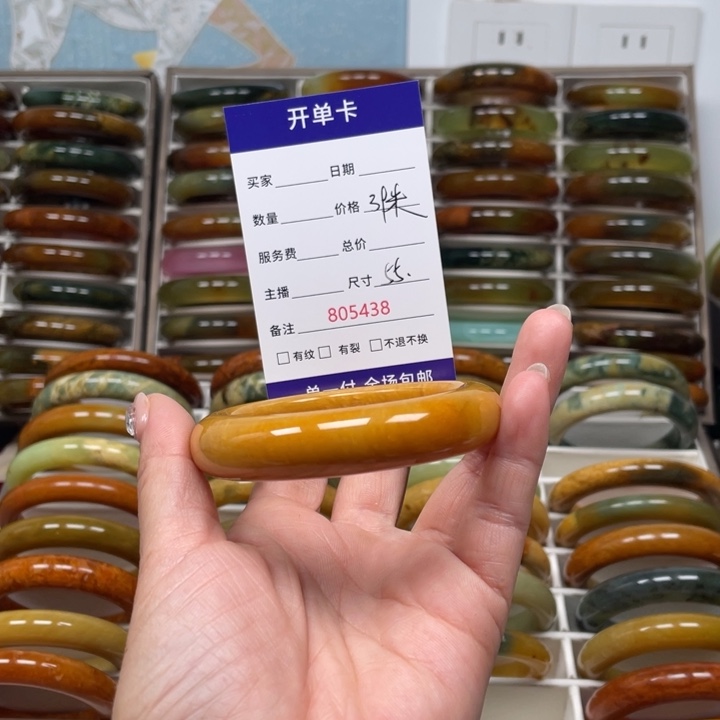 宇***乐蛇纹石玉未镶嵌手镯