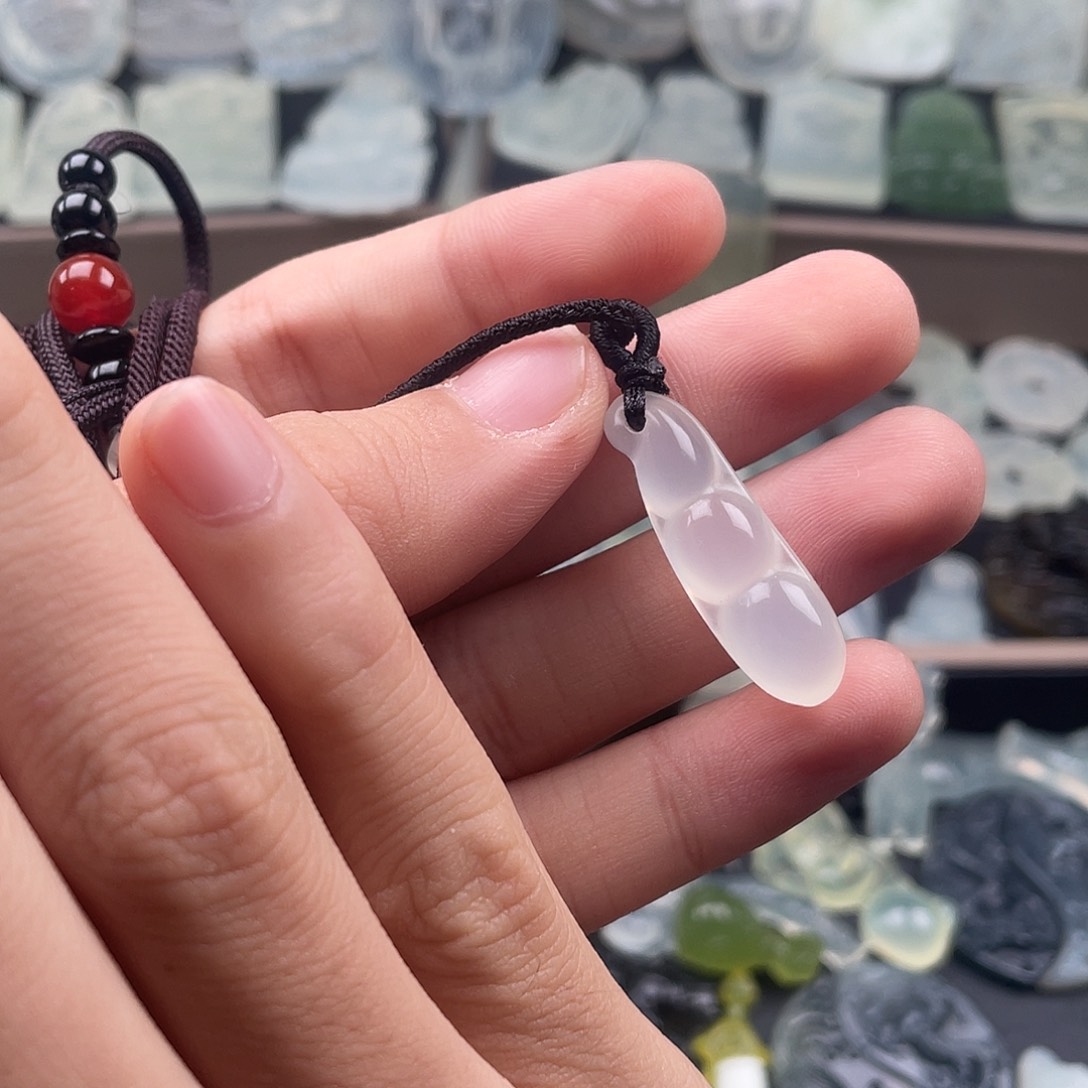 蛇纹石玉吊坠(赠链)未镶嵌