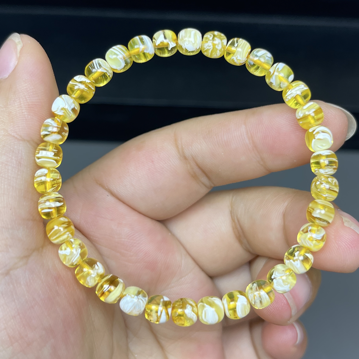 6金磁白蜜蜡拉丝老型手串