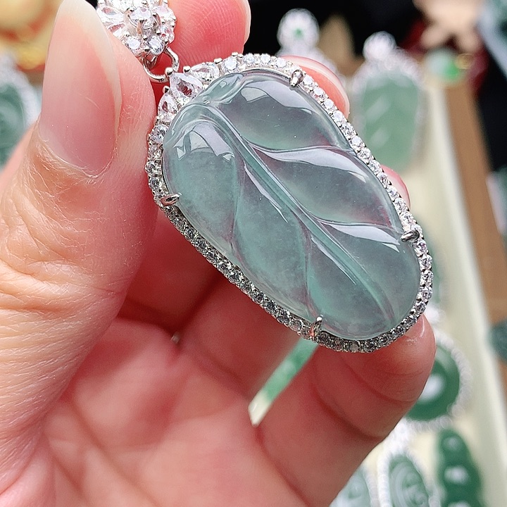 颈饰银S925镶嵌翡翠吊坠