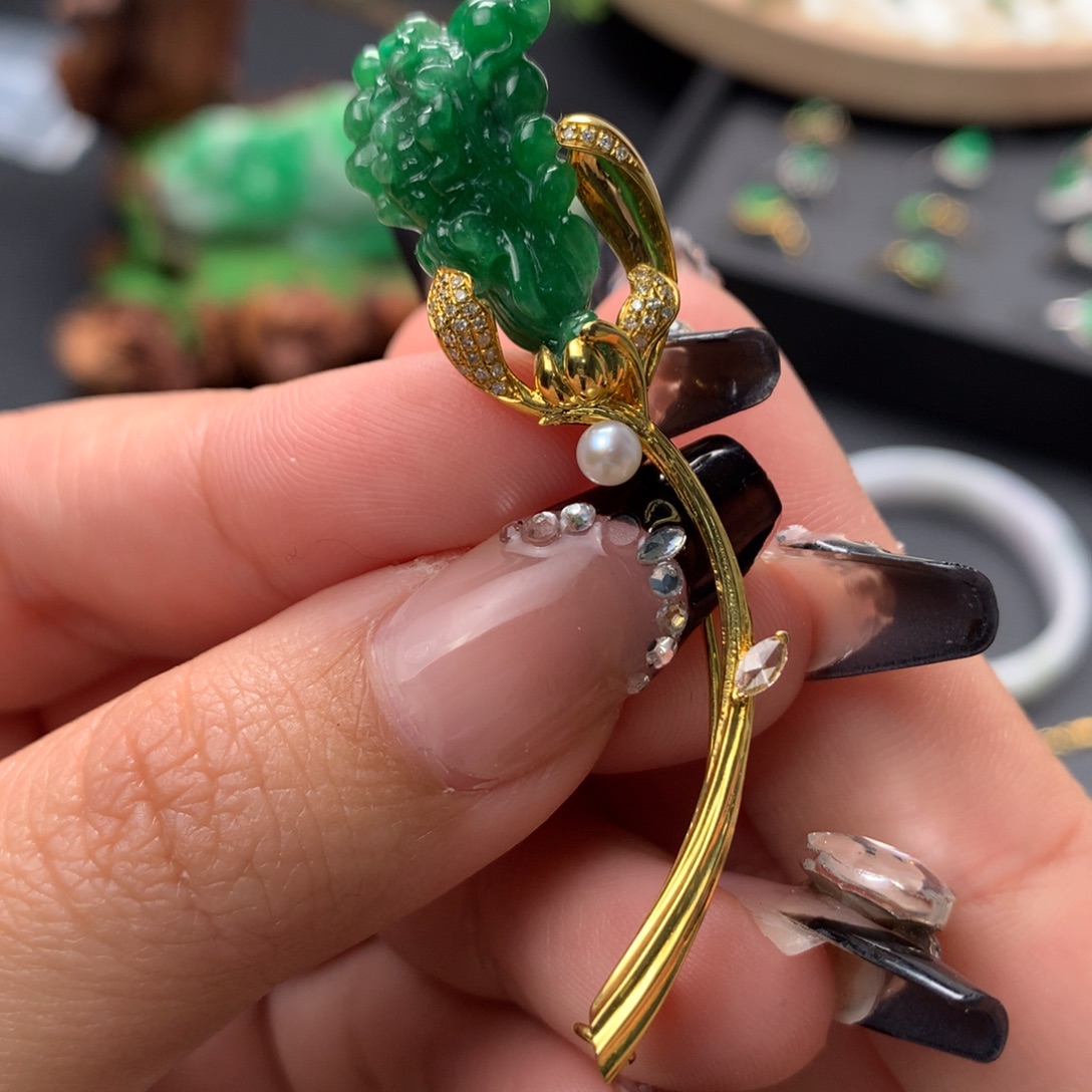 翡翠18K金镶嵌颈饰翡翠