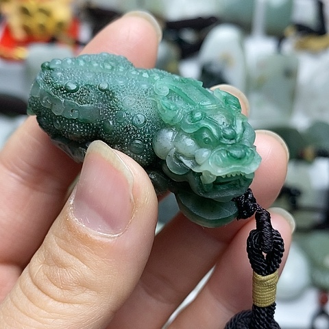 独山玉颈饰未镶嵌