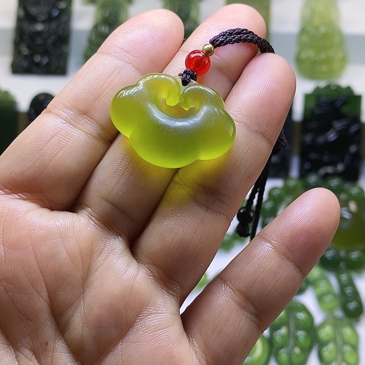 蛇纹石玉颈饰未镶嵌