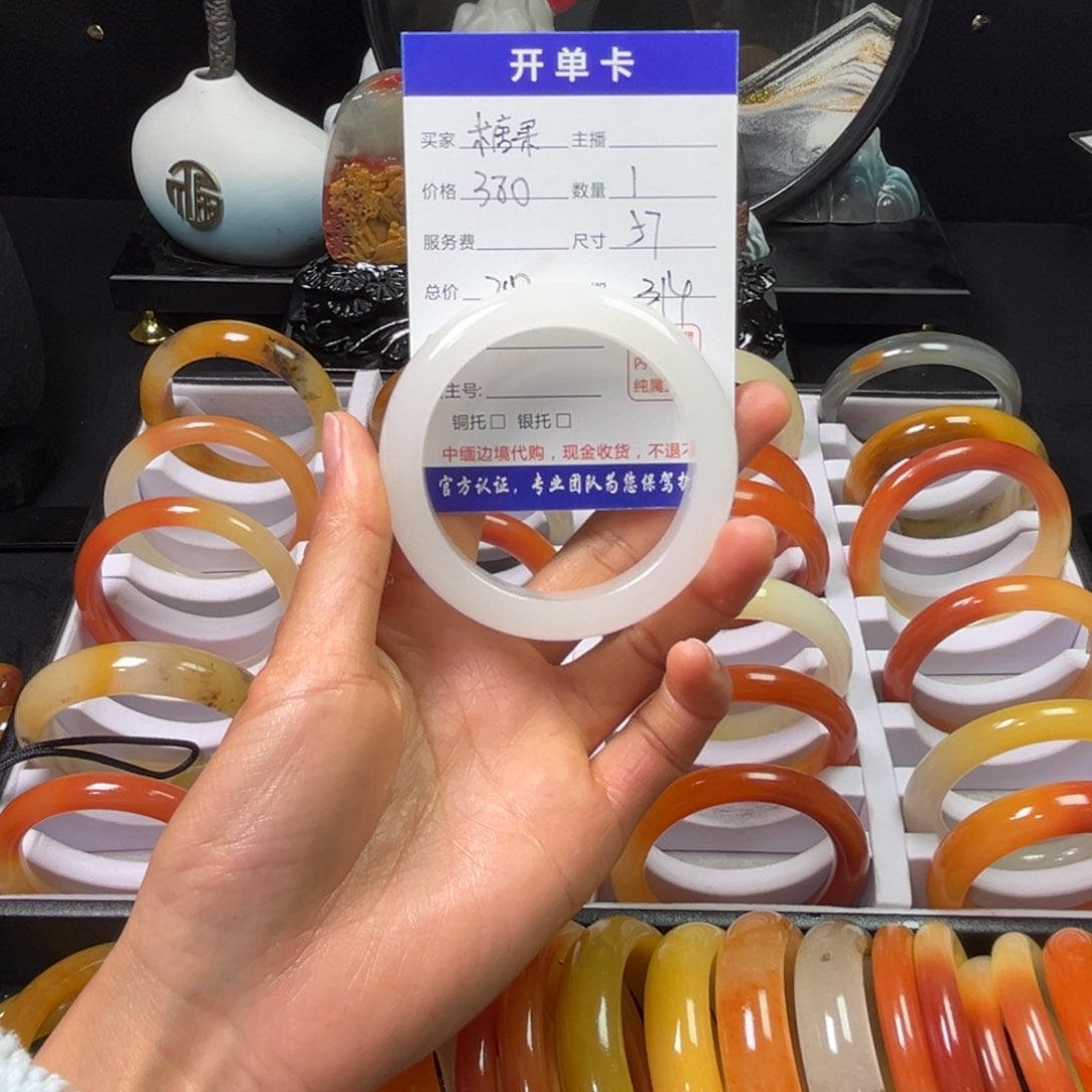 石英质玉未镶嵌手镯糖*