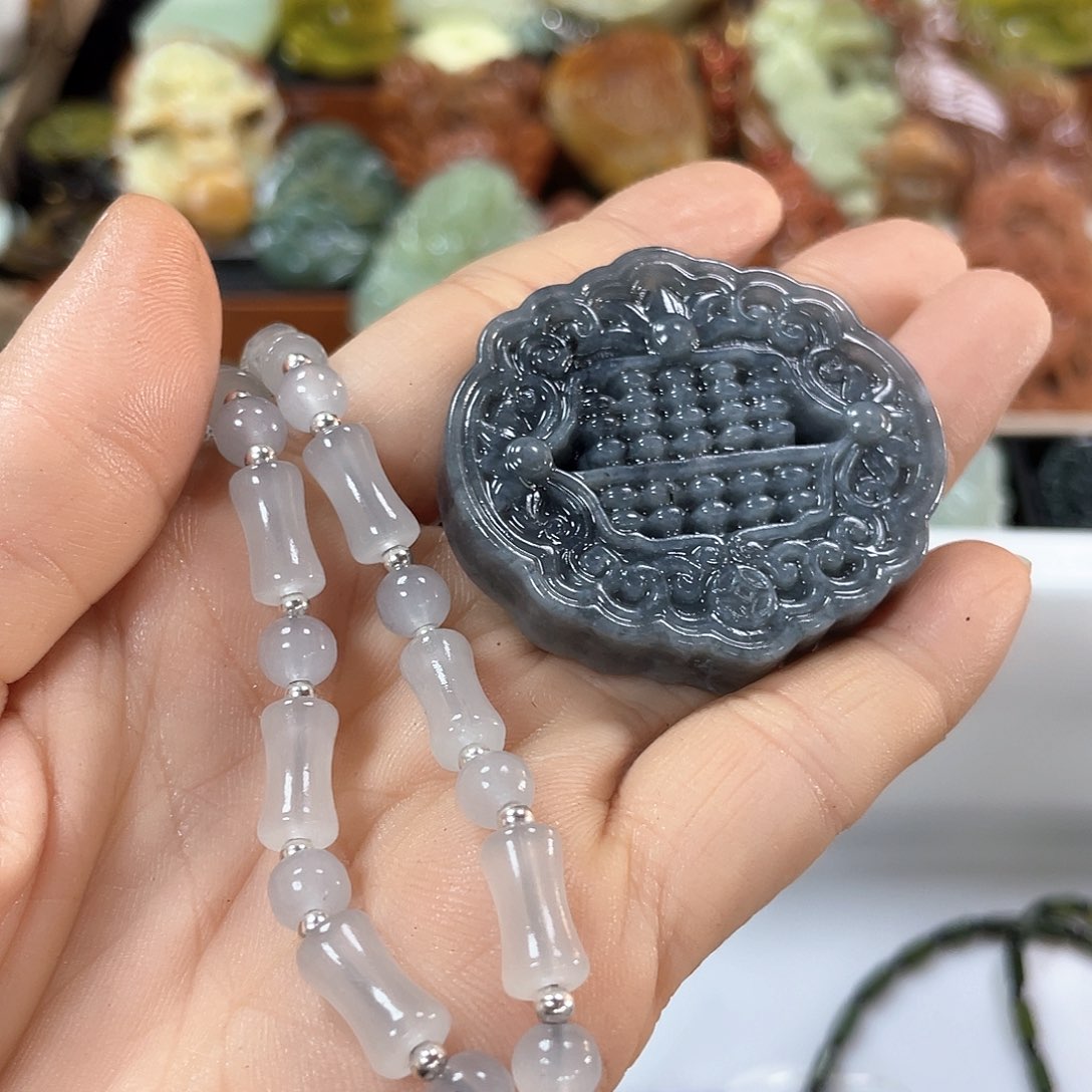 蛇纹石玉颈饰未镶嵌