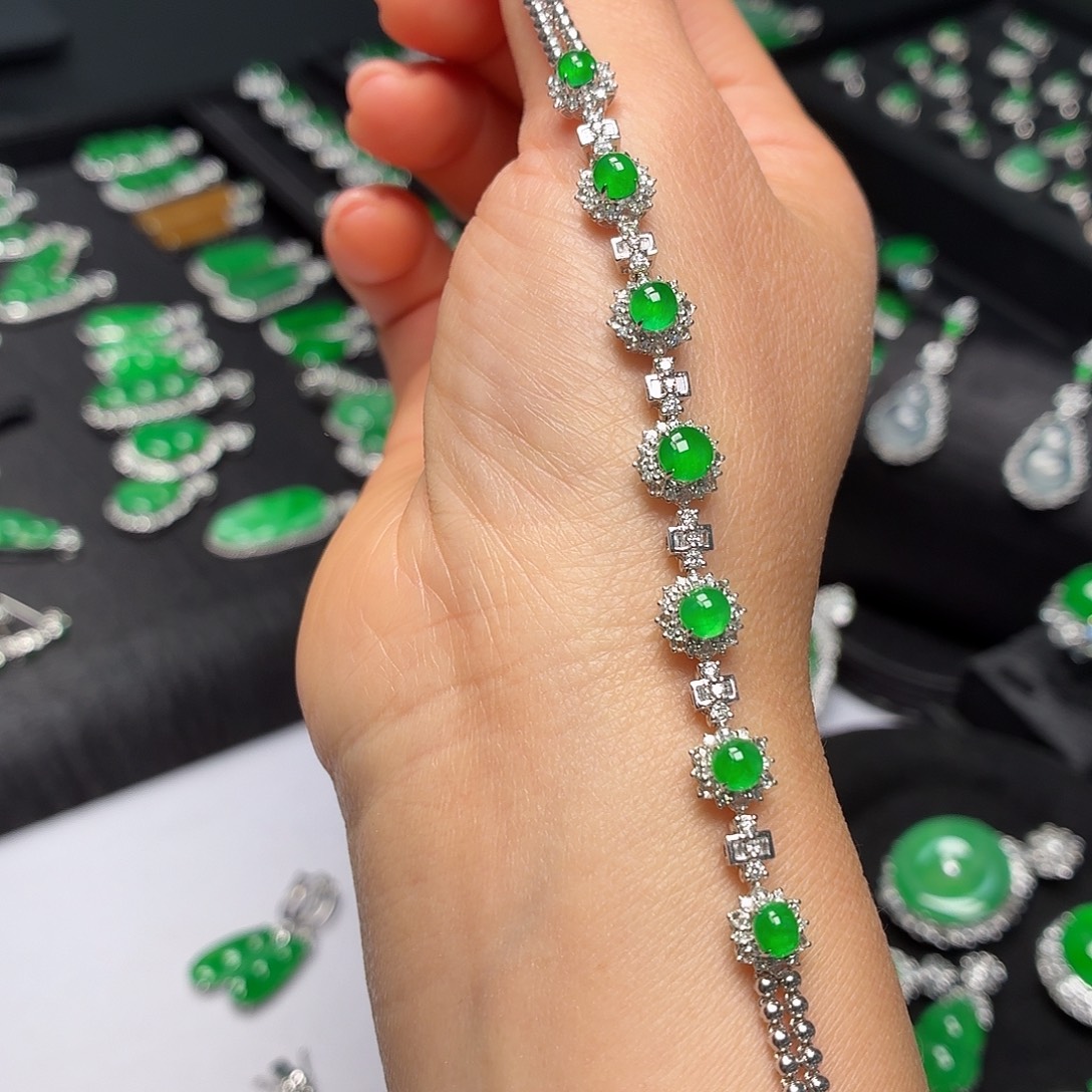 翡翠18K金镶嵌戒指