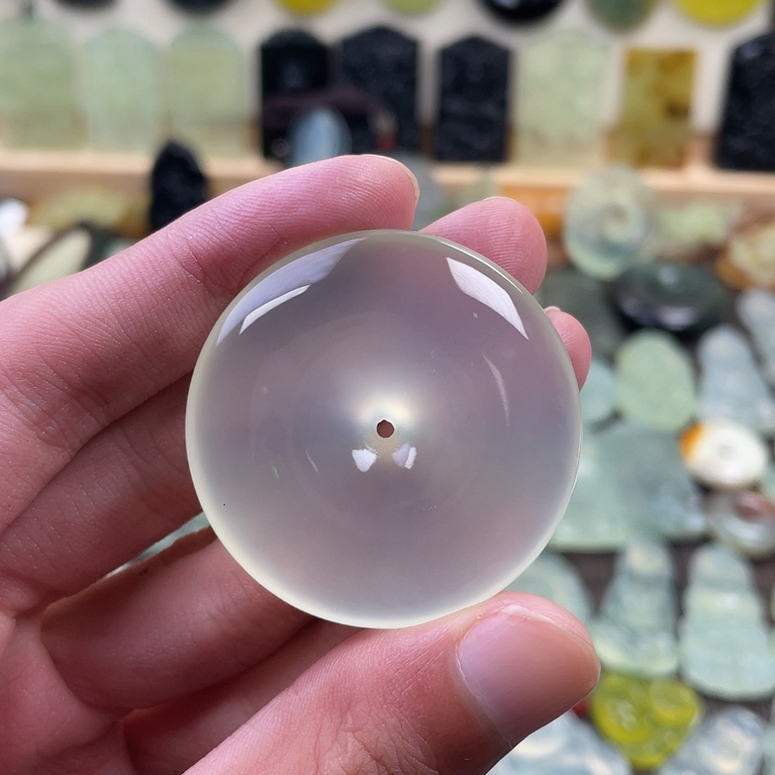 Q***r蛇纹石玉未镶嵌颈饰