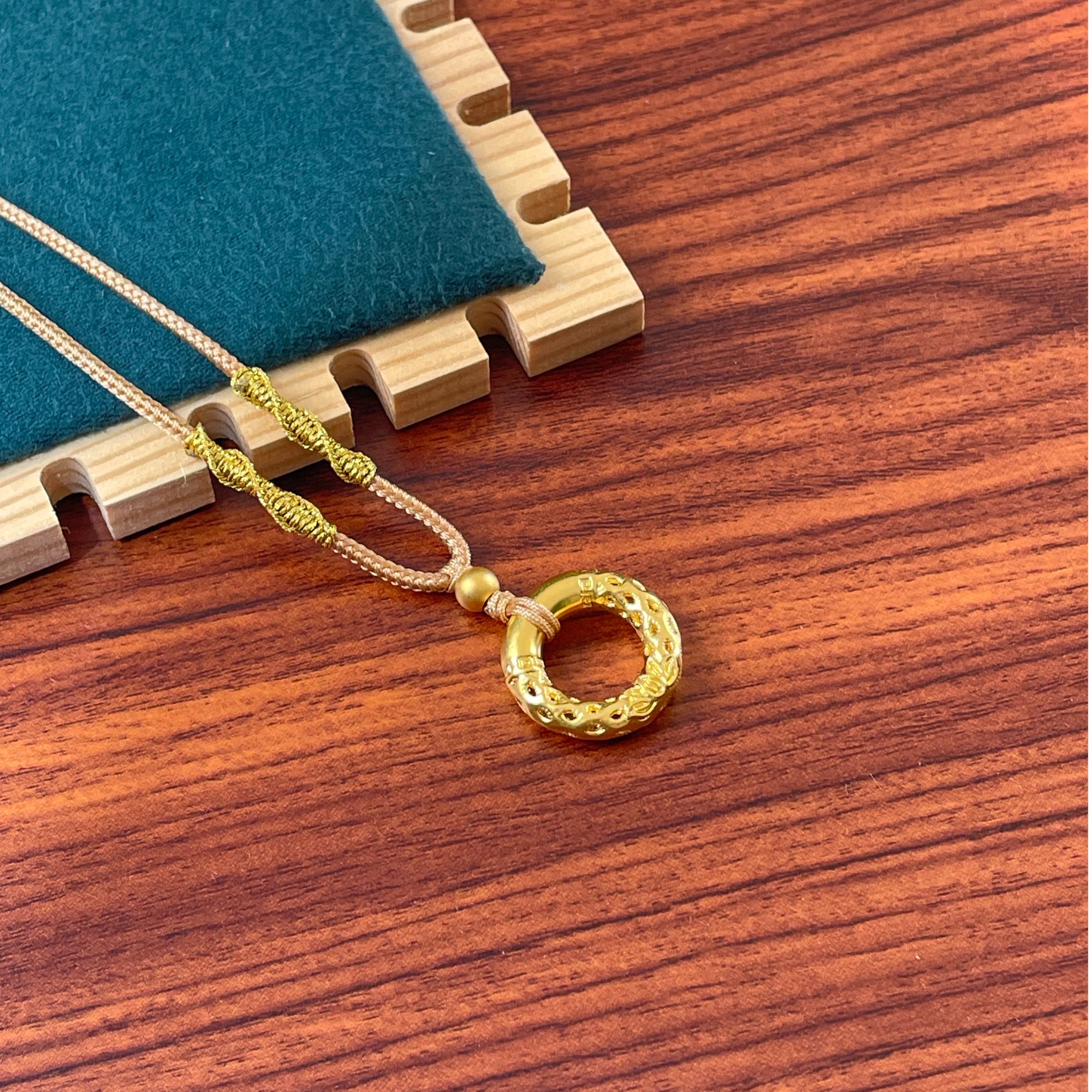 足金999 莲花甜甜圈约2.1g 多退少补 手工编制绳