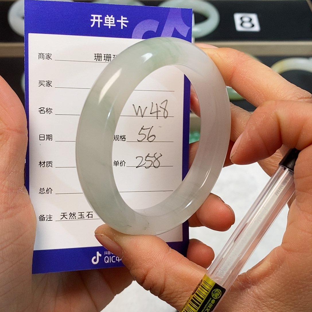 石英质玉（金丝玉）手镯未镶嵌?*