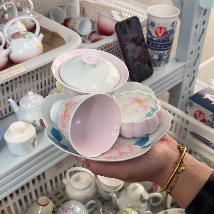 孤品微瑕四件套。       