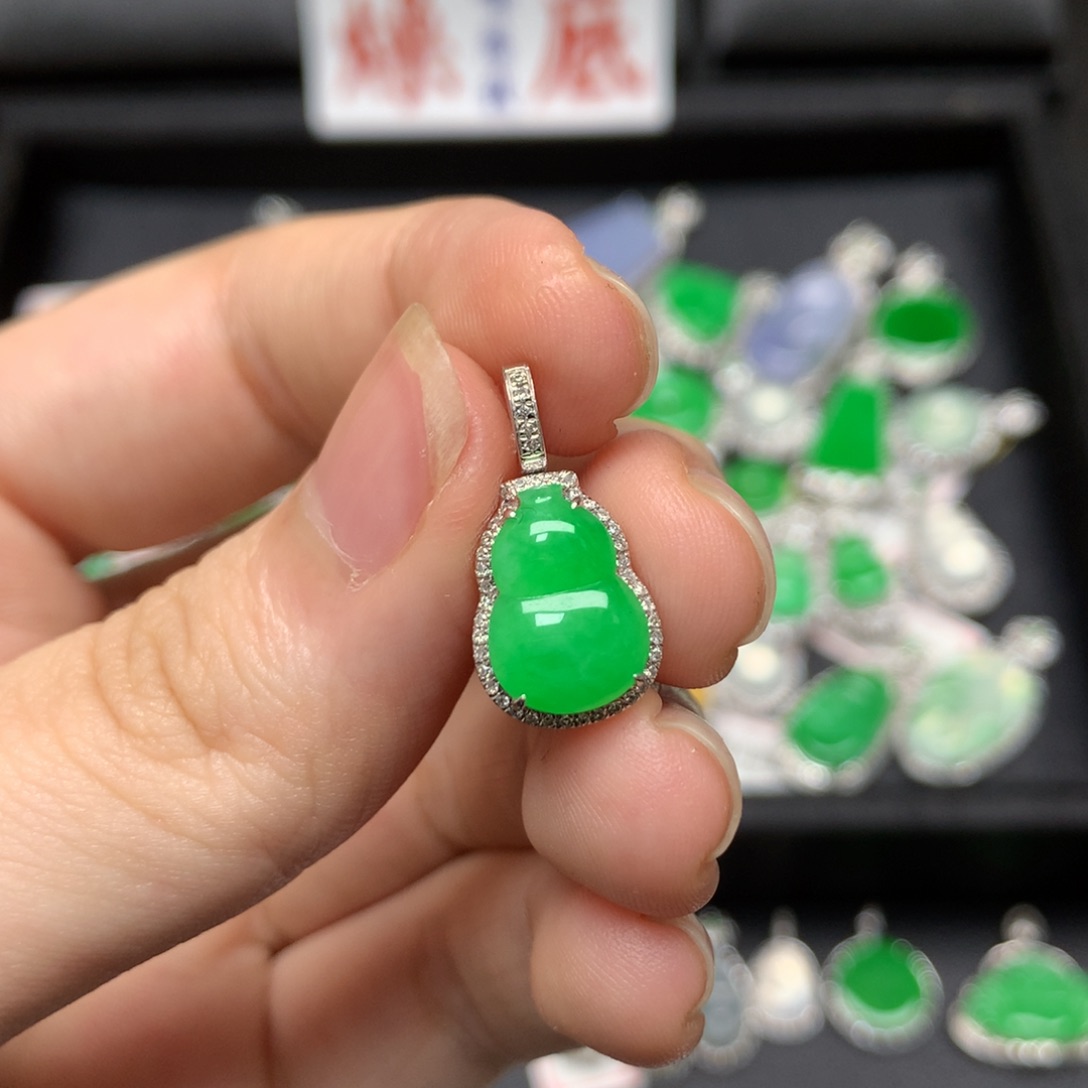 吊坠(不含链)18K金镶嵌翡翠