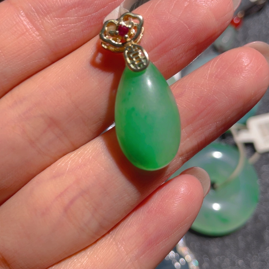 石英质玉颈饰未镶嵌