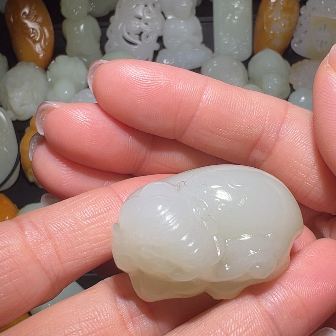 颈饰未镶嵌和田玉小*?