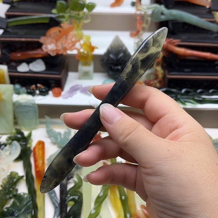 合金蛇纹石玉颈饰