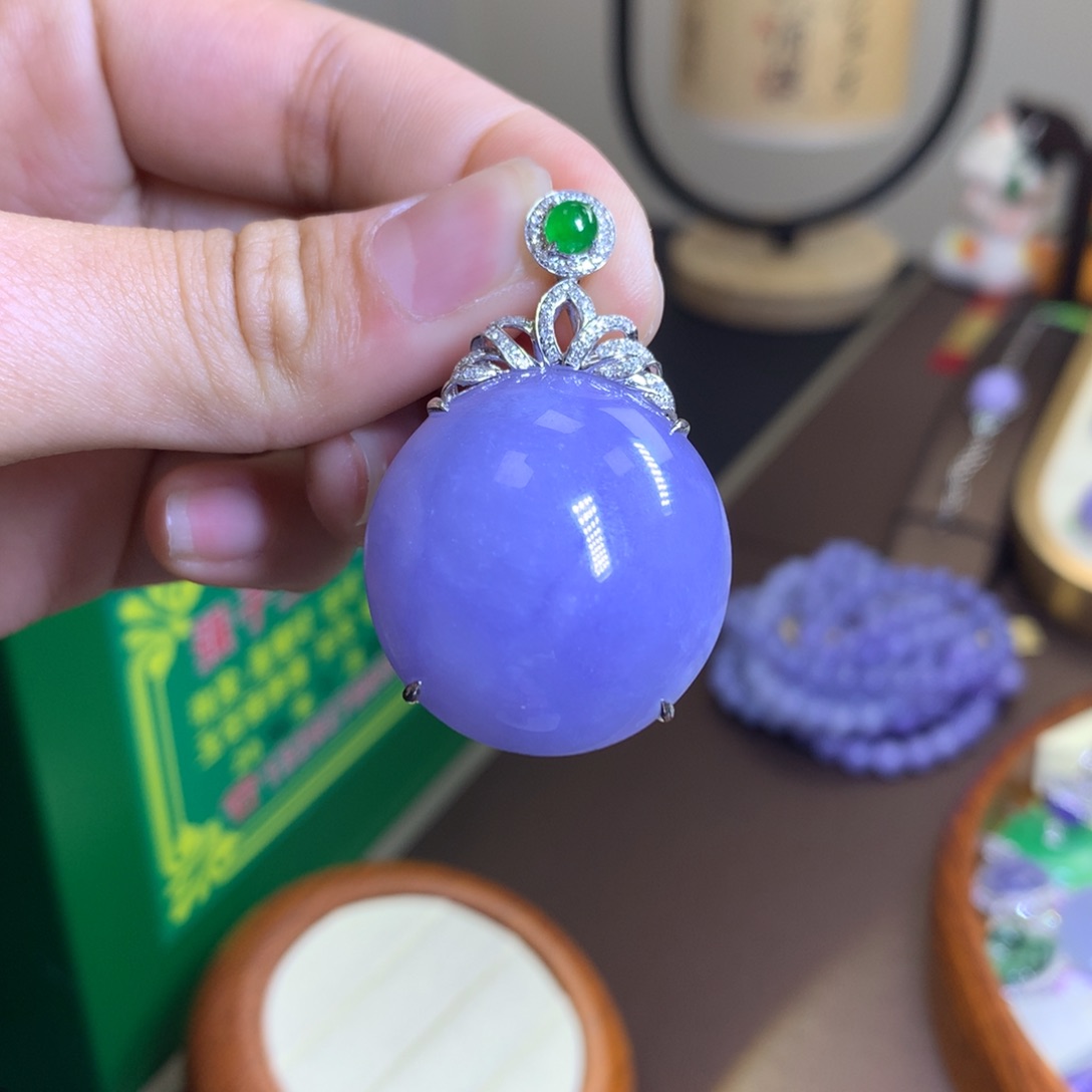 翡翠颈饰18K金镶嵌翡翠