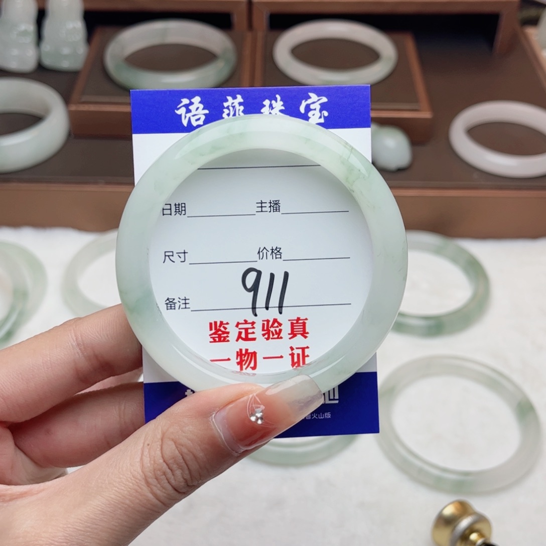 石英质玉手镯未镶嵌c***v