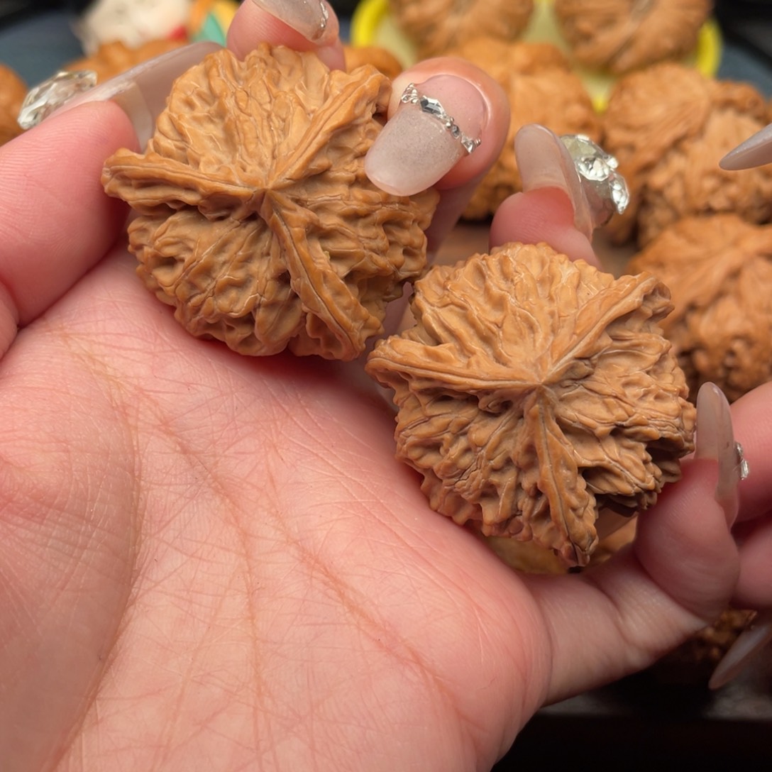 文玩核桃吊坠全品，盘山三棱40红皮