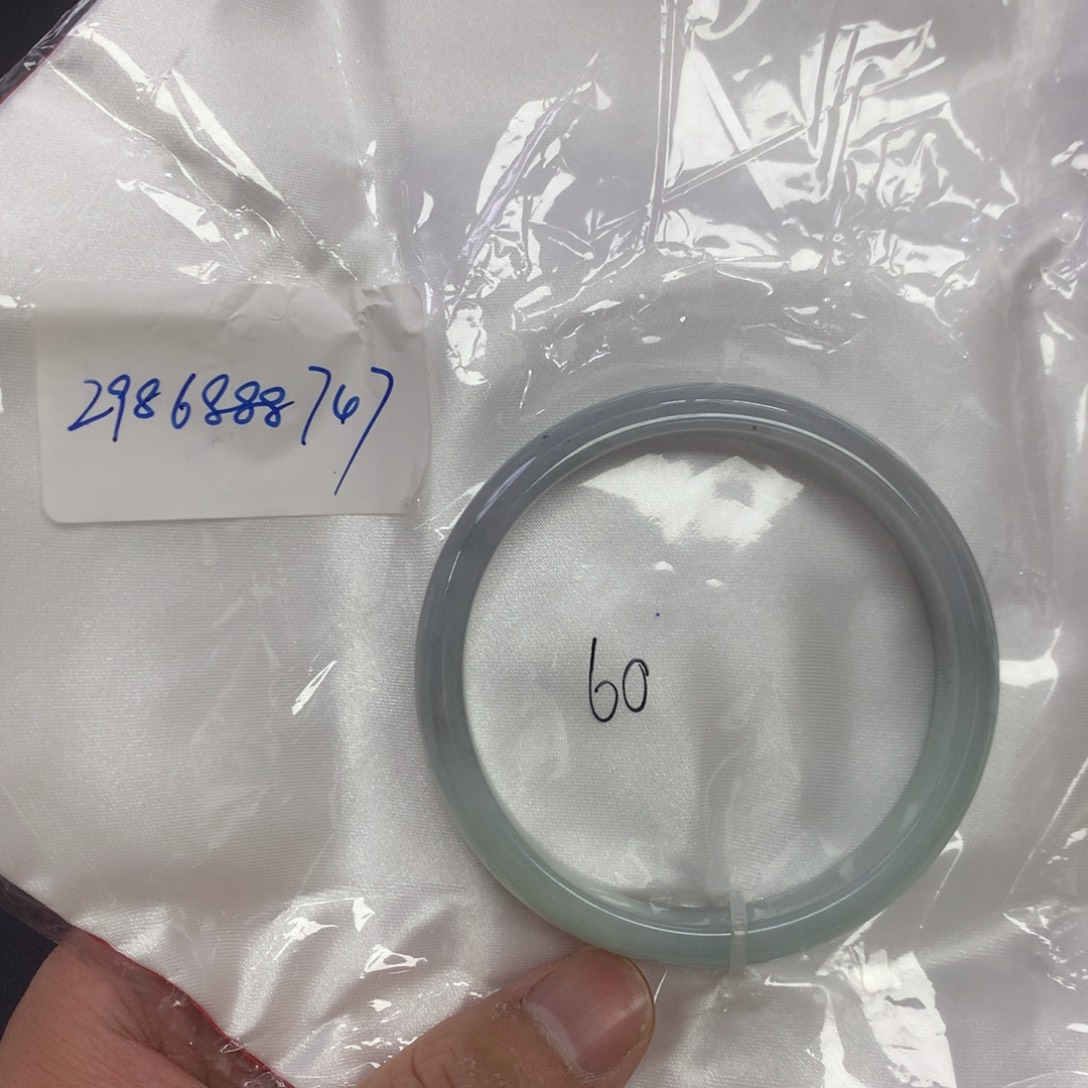 翡翠未镶嵌手镯60