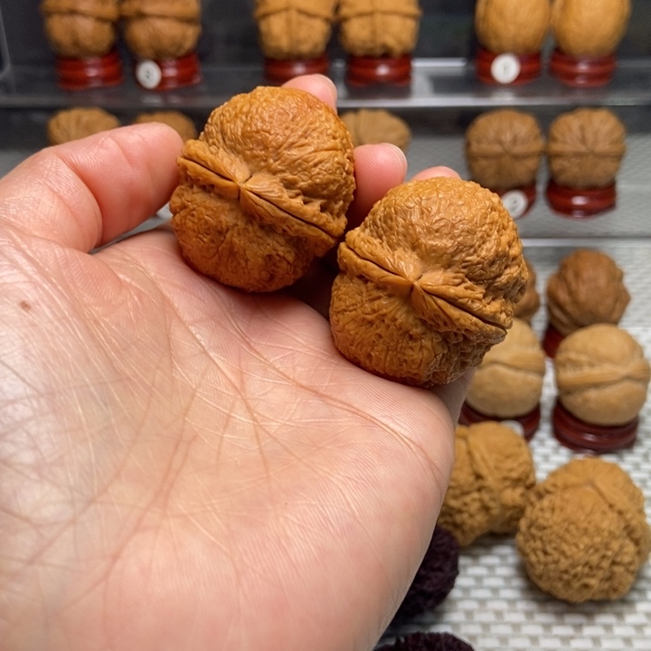 文玩核桃把件6铁绣球