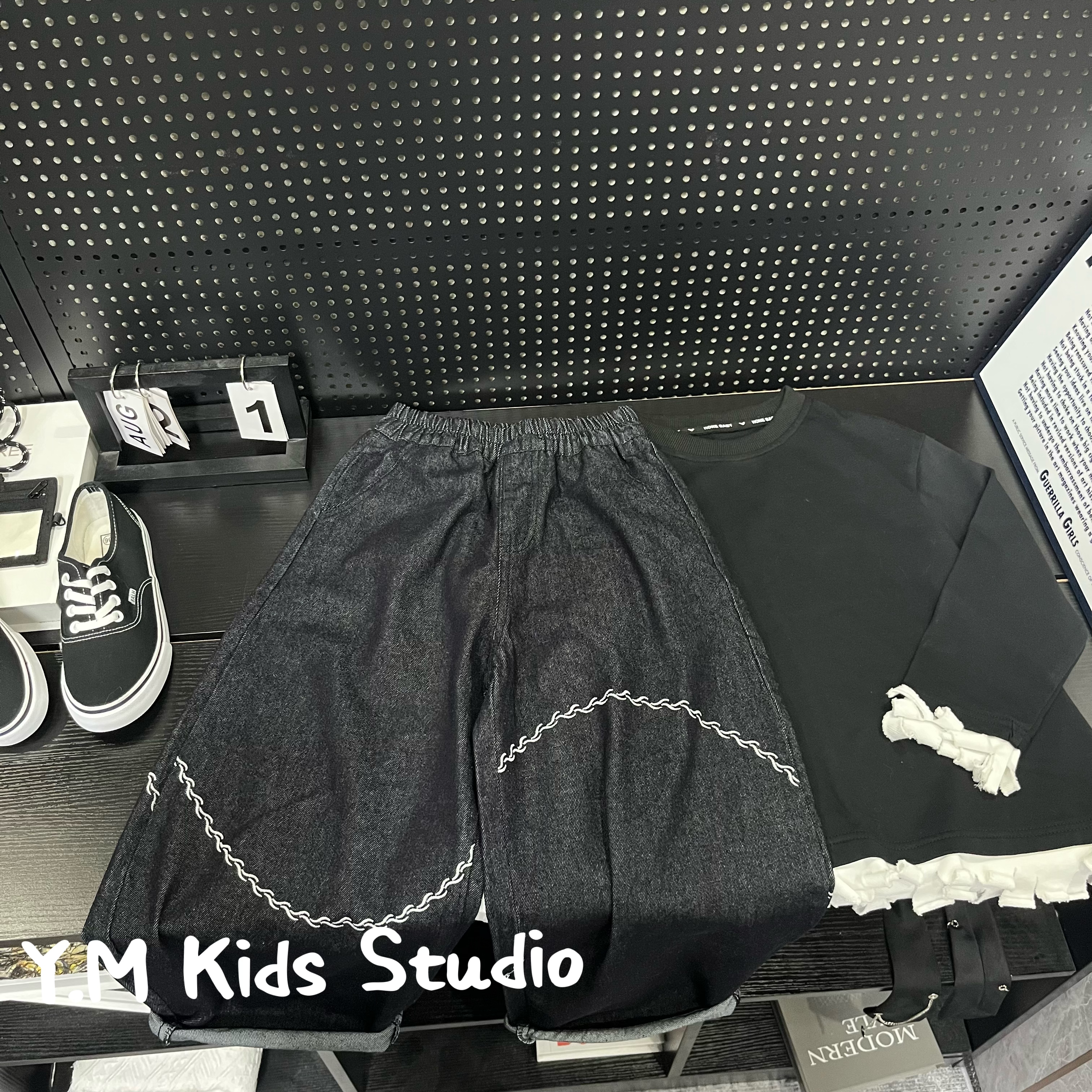【Y.M KIDS】2025秋季儿童韩版宽松刺绣拉花设计款牛仔裤弯刀裤